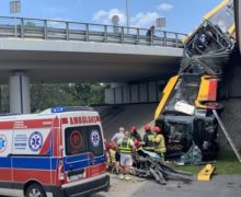 В Варшаве автобус упал с моста, есть погибшие