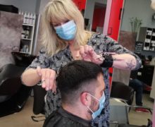 В Молдове оштрафовали восемь парикмахерских за нарушение карантинных мер. Еще в 23 случаях — приостановили работу