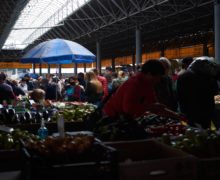 NM Espresso: почему Центральный рынок Кишинева могут вновь закрыть, как кормят в Центре COVID, и светит ли нам летний отдых