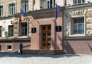 Moldovenii primesc scrisori în care li se cere achitarea impozitului pe venit. Ministerul Finanțelor: sunt false