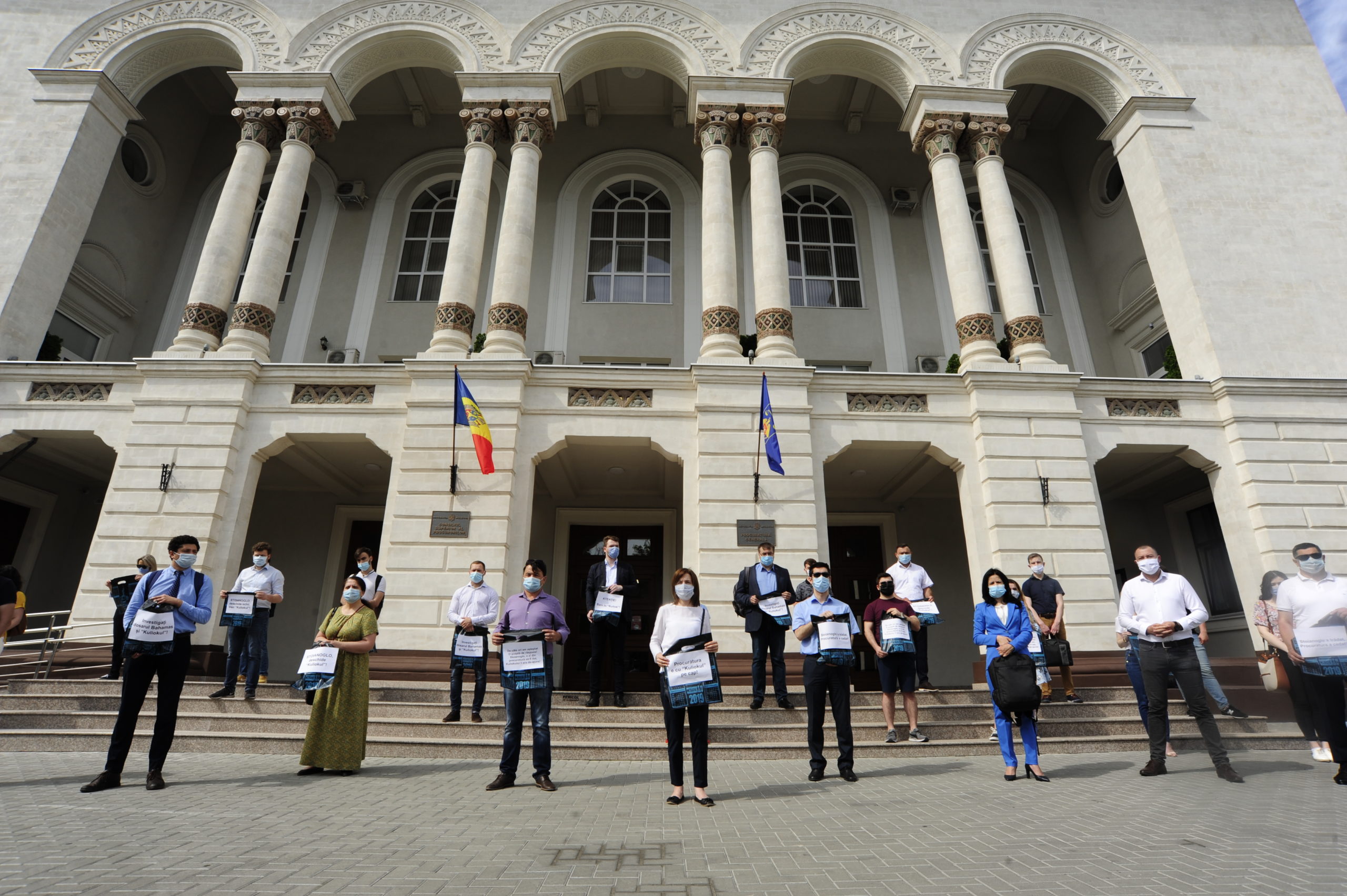 PAS устроила протест перед Генпрокуратурой из-за видео Додона с Плахотнюком. Что сказали на это в ведомстве (ФОТО)