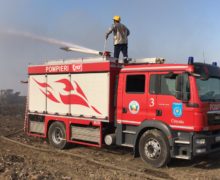 В Цынцаренах второй день тушат пожар на свалке (ФОТО)