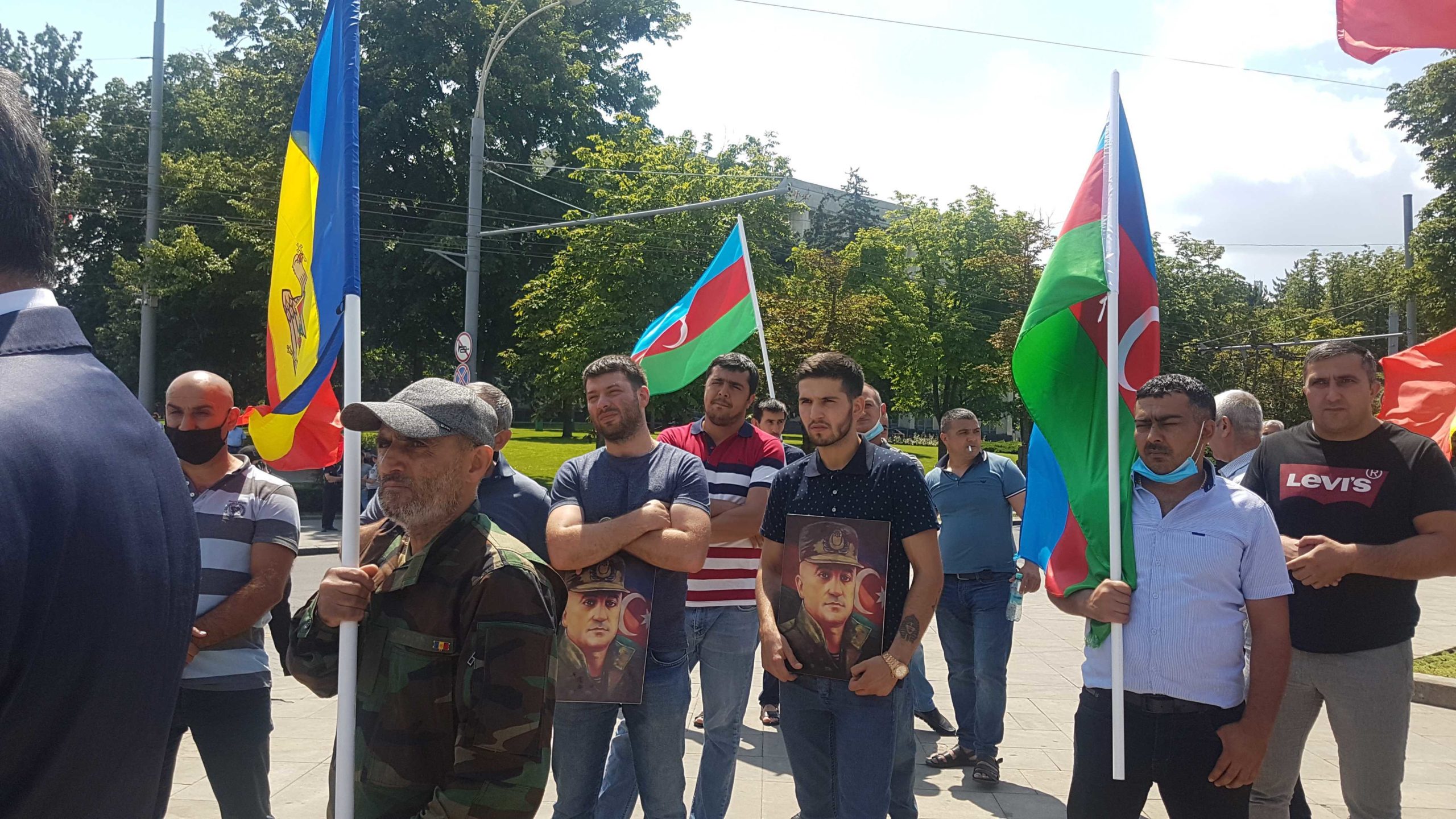 Ambasadorului Azerbaidjanului, învinuiri grave față de un deputat socialist și un consilier al președintelui. Cum răspund aceștia acuzațiilor