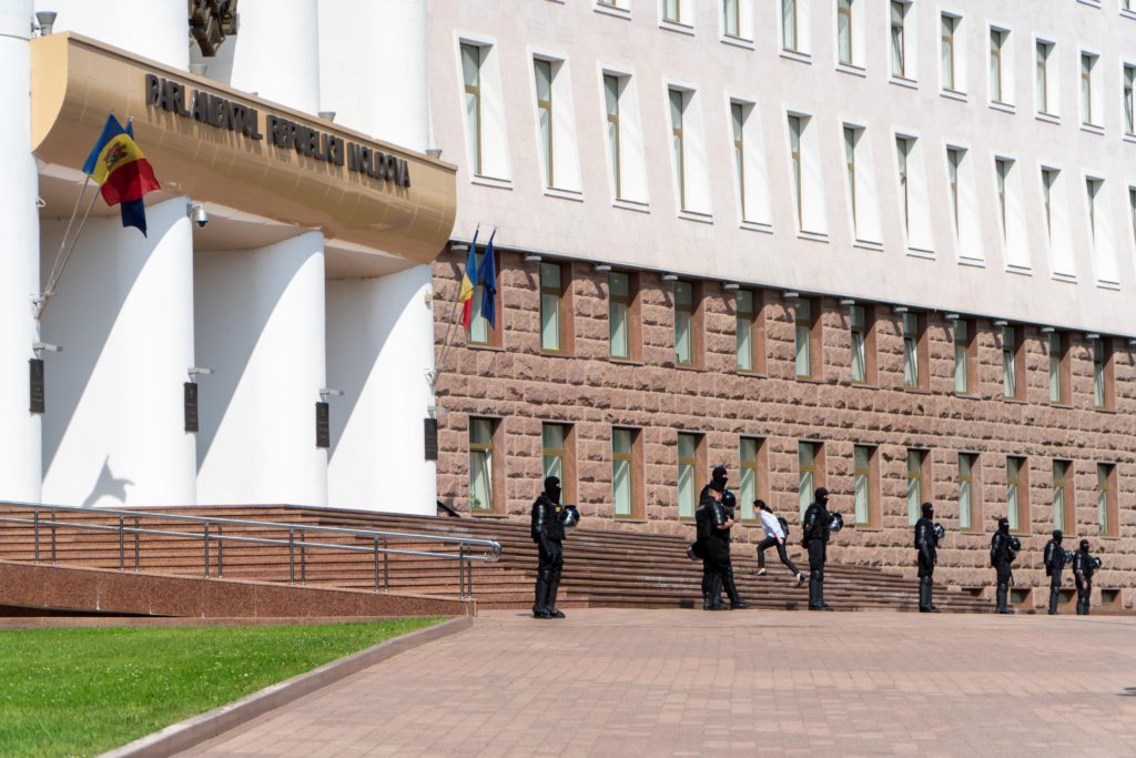 protestul veteranilor lângă parlament