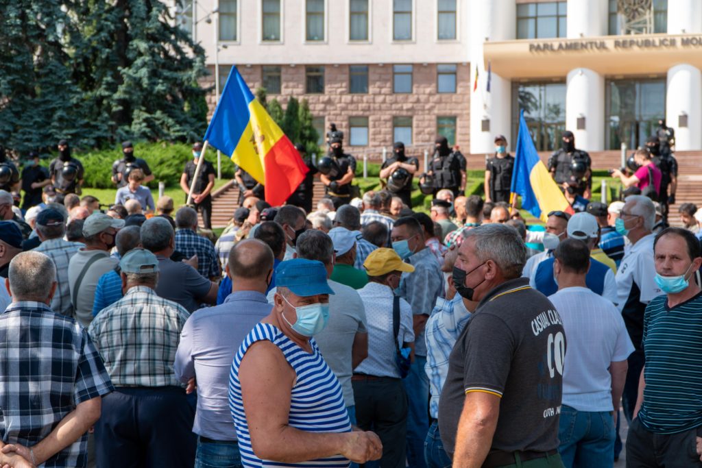 protestul veteranilor lângă parlament