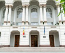На должность генпрокурора Молдовы претендуют два человека. Что о них известно