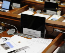 NM Espresso: о «политических играх» в парламенте Молдовы, аресте экс-руководства Banca de Economii и об анаболиках диппочтой
