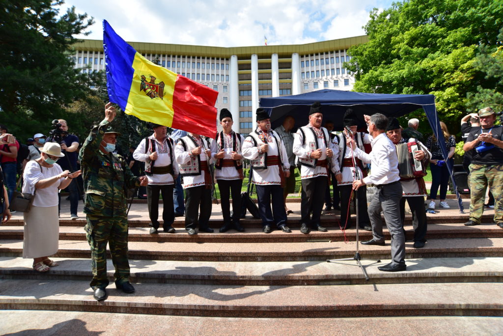 «Они сосут нашу кровь!» Как прошел протест ветеранов конфликта на Днестре. Фоторепортаж NM