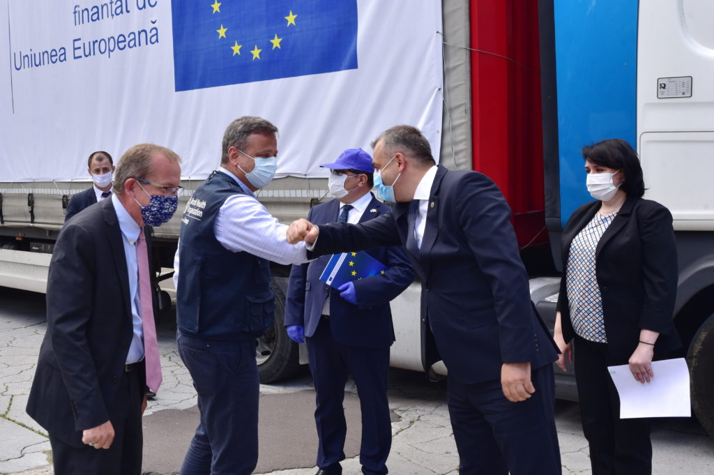 В Молдову прибыла первая партия масок и костюмов для врачей от ЕС и ВОЗ (ФОТО)