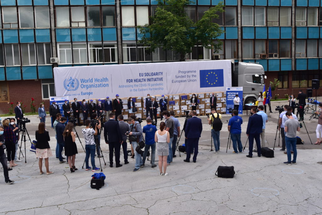 В Молдову прибыла первая партия масок и костюмов для врачей от ЕС и ВОЗ (ФОТО)