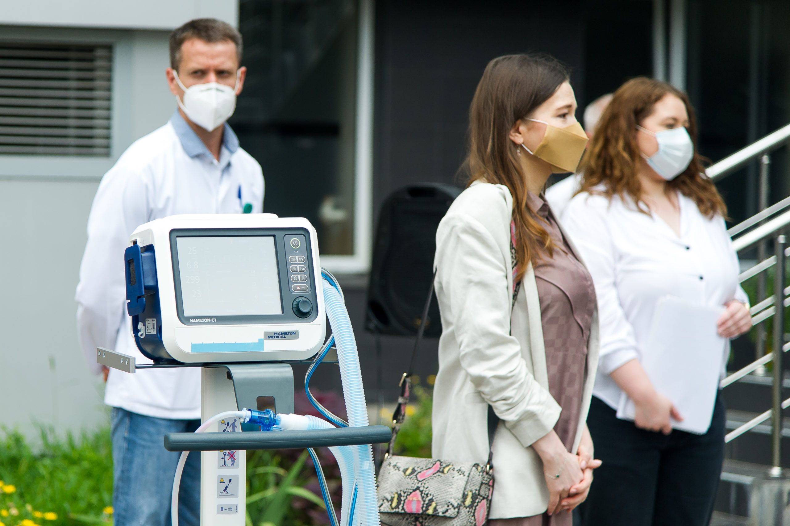 Moldcell oferă 10 ventilatoare pulmonare pentru 8 spitale din țară
