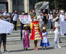 В центре Кишинева проходит протест артистов и музыкантов (ВИДЕО)