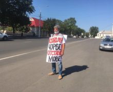 В Приднестровье задержали правозащитника за одиночный пикет. Он протестовал против дел об «экстремизме»