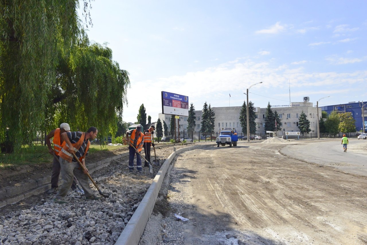 FOTO Ceban a inspectat șantierul de pe strada Albișoara. Ce lucrări au fost efectuate