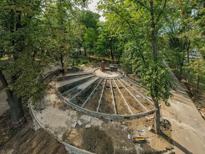 FOTO Lucrările de amenajare a parcului „Alunelul”, finalizate în proporție de 50%