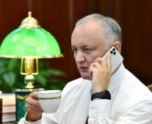 „Dodon și-a cumpărat cel mai scump model de iPhone pe banii statului”. Șeful PSRM i-a cerut Maiei Sandu să dezmintă informația