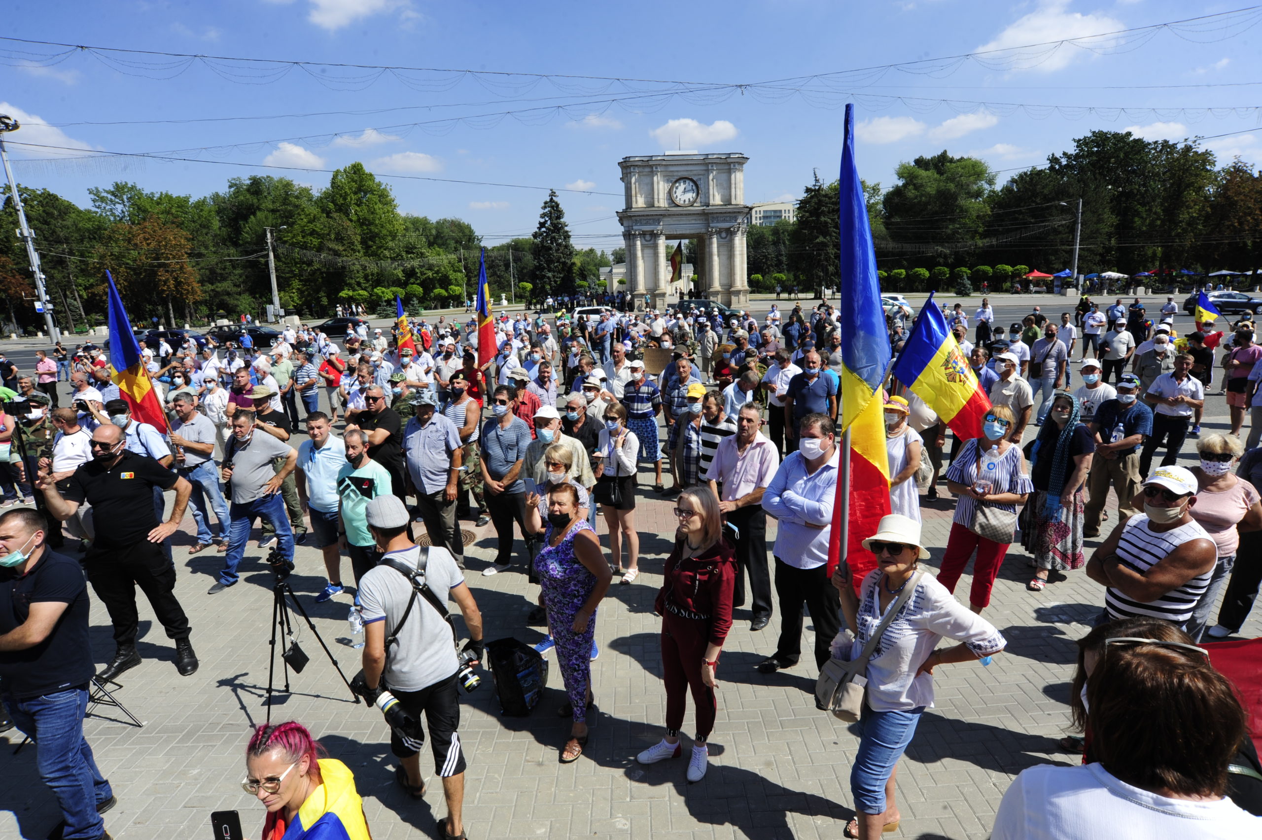 Reportaj FOTO. Cum s-a desfășurat protestul din Piața Marii Adunări Naționale