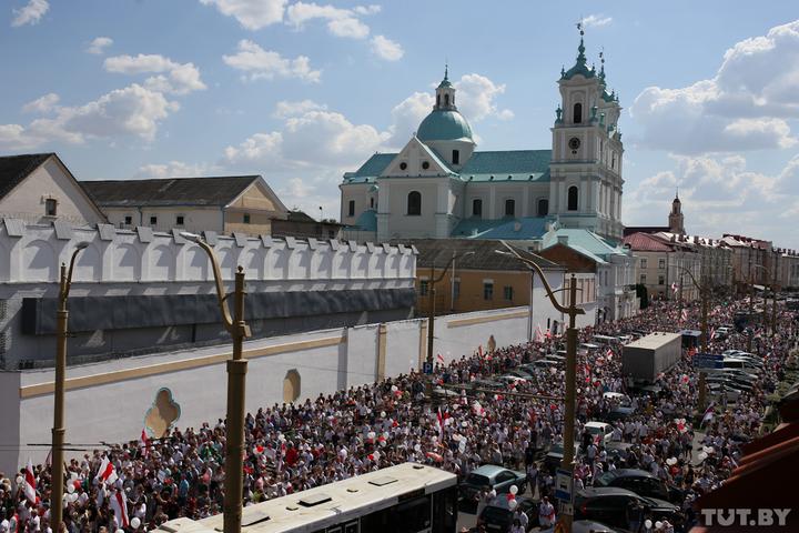 (FOTO/VIDEO) Manifestații de amploare în Belarus, pentru a opta zi consecutiv