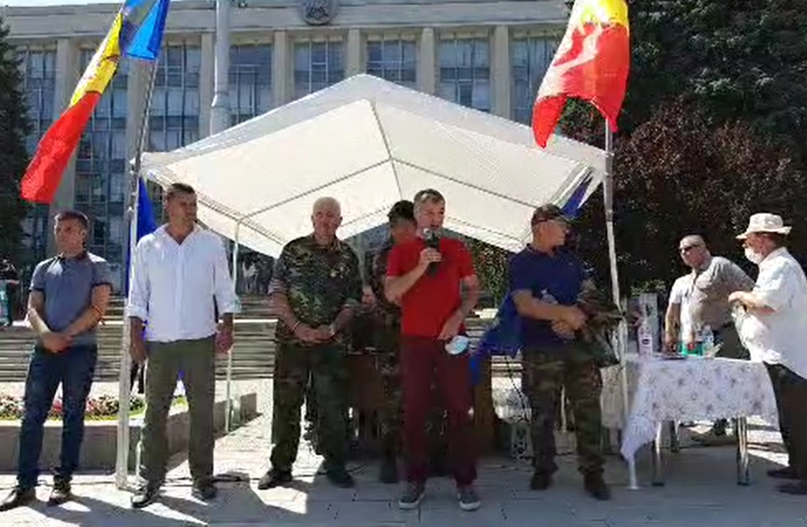 На главной площади Кишинева проходит протест (ВИДЕО)