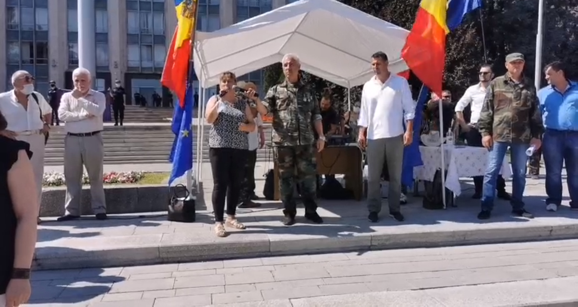 (VIDEO) „Veniți cu noi, vă fură și pe voi!” Protest în Piața Marii Adunări Naționale, față de acțiunile președintelui Igor Dodon