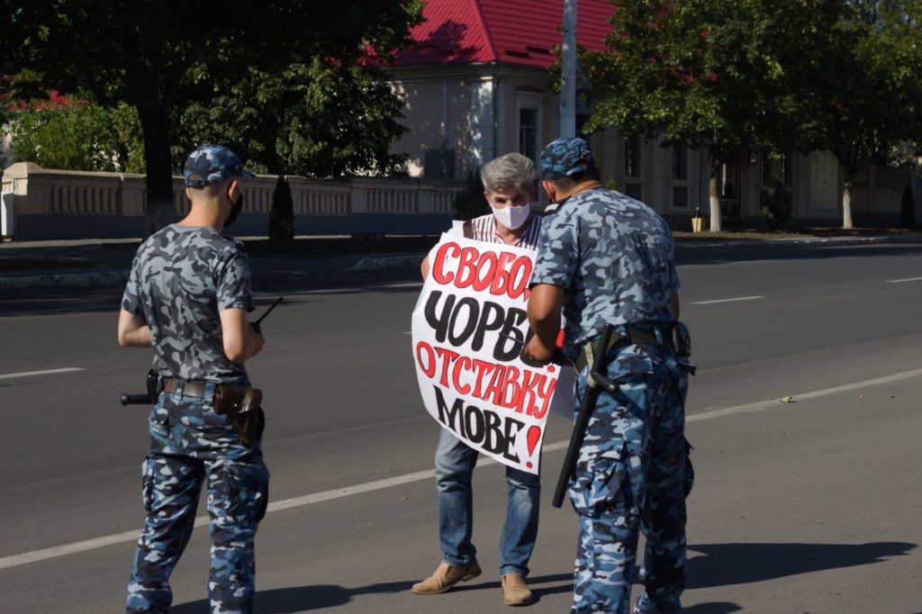 Pacificatorii ruși pot fi jigniți și de un măturător de stradă. Cum sunt persecutați oamenii în Transnistria pentru „extremism” și „jignirea președintelui”