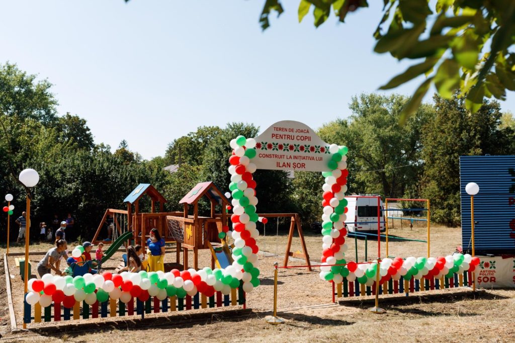 Партия «Шор» продолжает строительство детских площадок: еще две открыли в селах Ширэуць и Корбу