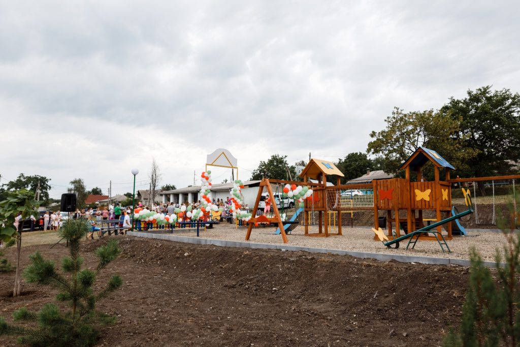 Partidul ȘOR a inaugurat două terenuri de joacă pentru copii încă în două sate