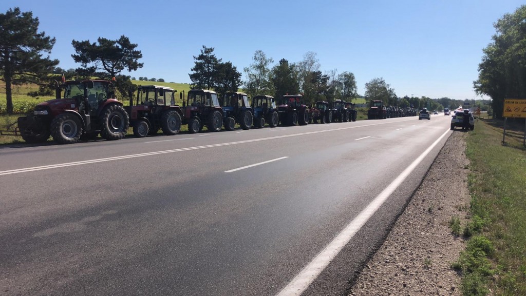 «Нас очень много». Фермеры вышли на протесты в 10 районах Молдовы (ФОТО)