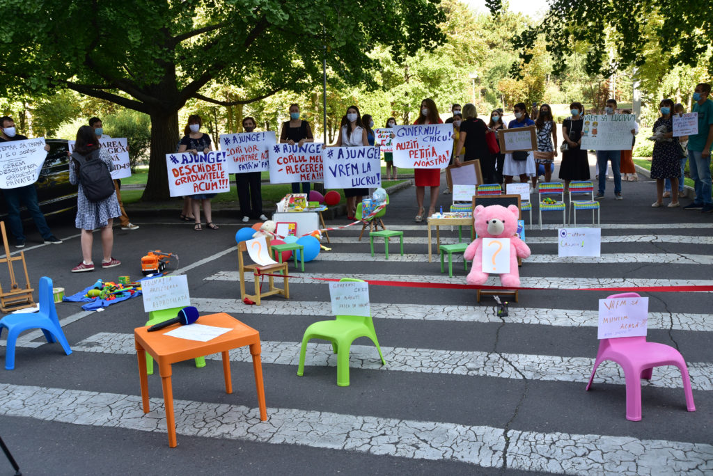 protestul educătorilor grădiniților private