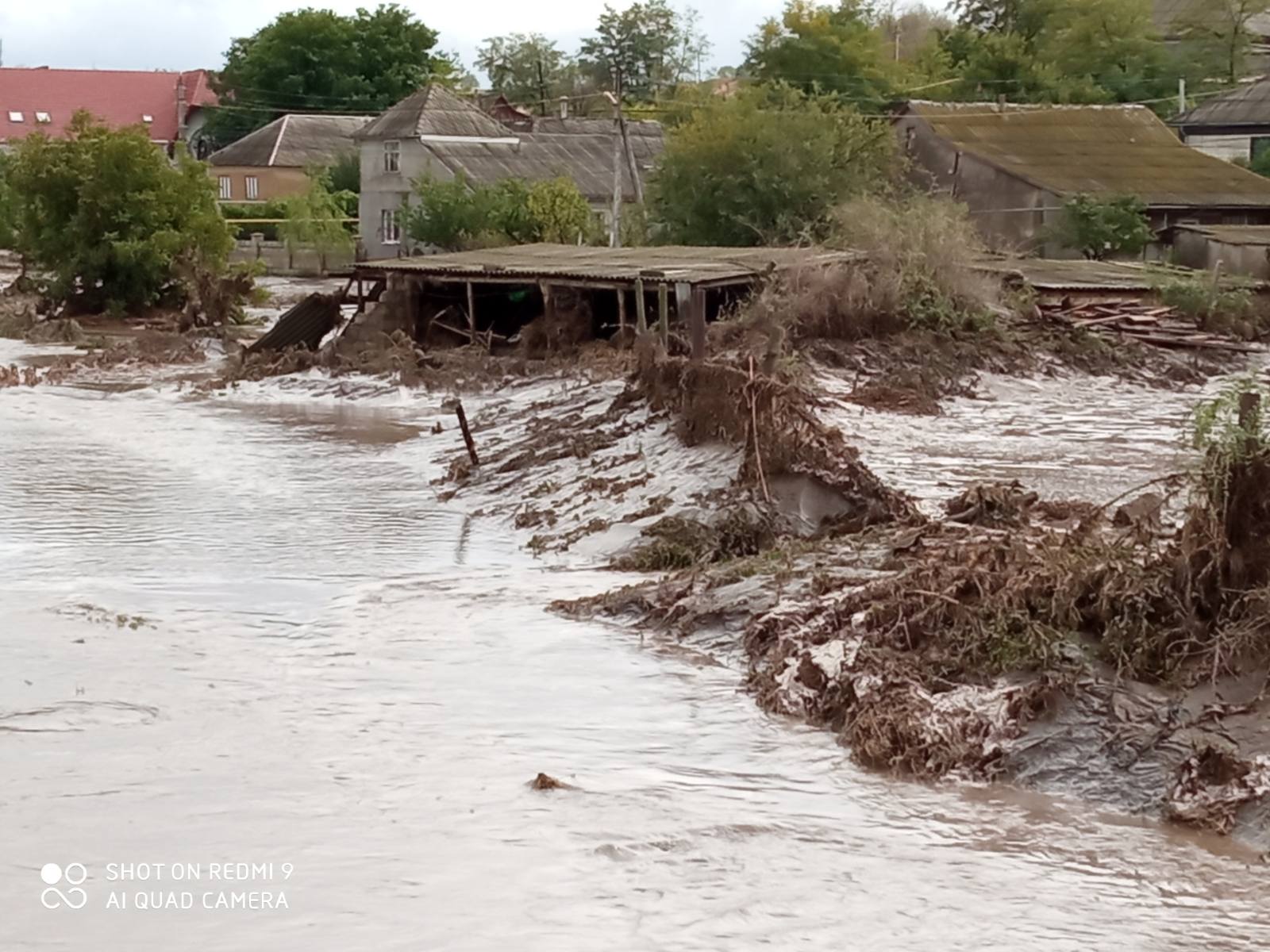В Молдове спасатели сообщили об ущербе от проливных дождей (ФОТО)