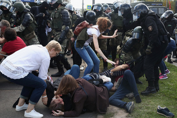 (FOTO) MAI din Belarus a anunțat câte persoane au protestat duminică. Au fost reținuți circa 800 de manifestanți