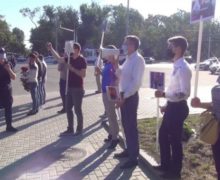 (VIDEO) „Nu vrem capul lui Botnari, vrem dreptate!” Protest în fața Procuraturii Generale, privind dosarul expulzării profesorilor turci