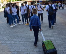 Детям из Украины ищут статус. Что не так в Молдове с поступлением в школы детей беженцев