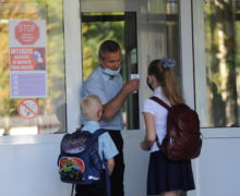 В Кишиневе 132 школьника заражены коронавирусом