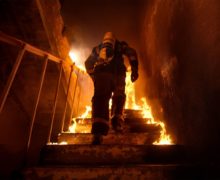 В Каушанах загорелся дом. Пожарные спасли из огня двоих детей