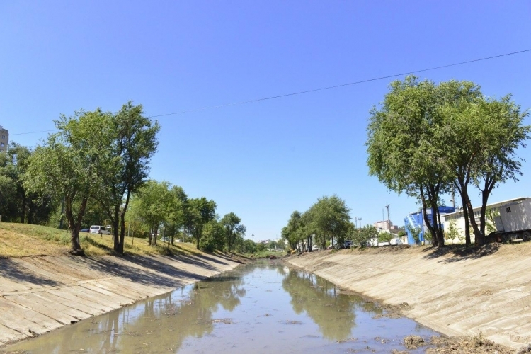В Кишиневе закончили чистить русло реки Бык (ФОТО)