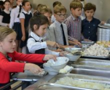 В школах Кишинева столовые заработали в обычном режиме