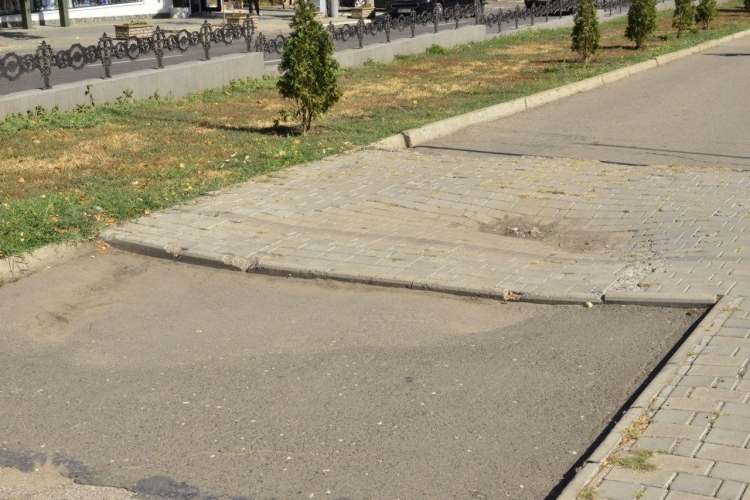 В Кишиневе отремонтируют аллею на проспекте Виеру. Здесь появятся полосы для велосипедистов (ФОТО)