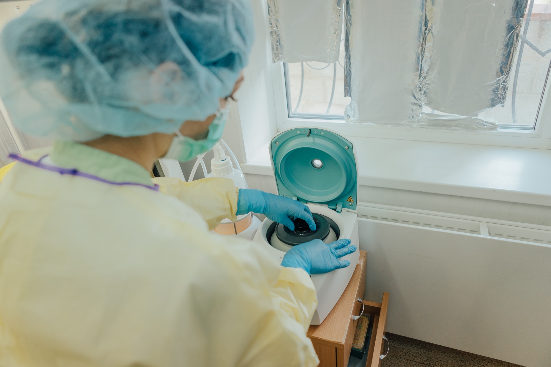 FOTO Elveția a donat echipamente și consumabile pentru diagnosticarea cazurilor de COVID-19