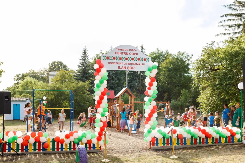 В селах Столничень и Мичурин открылись детские площадки по проекту команды партии «Шор»