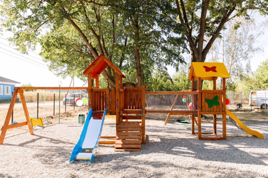 В селах Столничень и Мичурин открылись детские площадки по проекту команды партии «Шор»