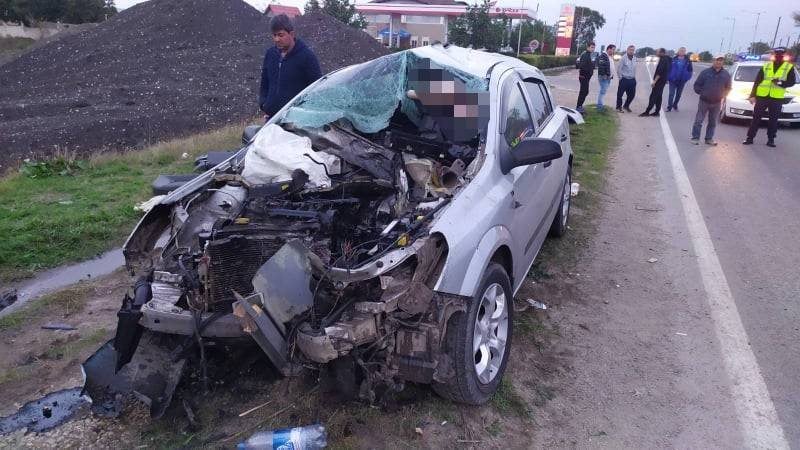 Descarcerare la Telenești. Un șofer a rămas blocat între fiarele mașinii (FOTO)