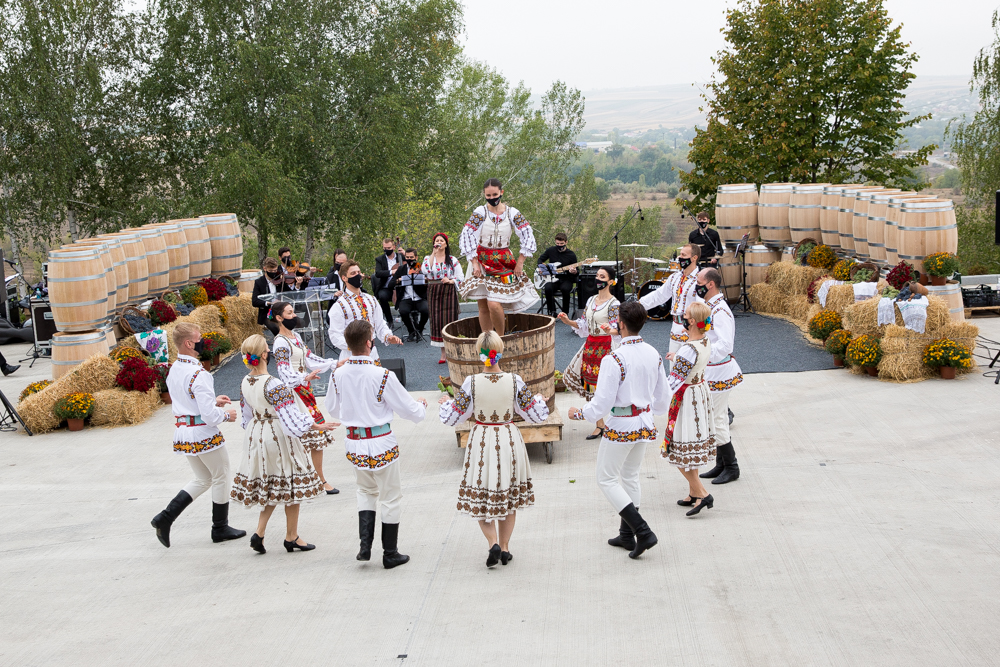 Как в Молдове празднуют День вина. В 10 фото