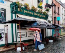 В Ирландии ввели жесткий карантин из-за COVID-19. Закрываются рестораны и салоны красоты
