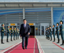 «Я не держусь за власть». Президент Кыргызстана ушел в отставку