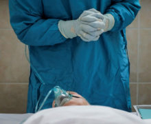 В Молдове еще 14 человек умерли от коронавируса. Среди них семейный врач из Яловен