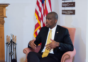 «Хотим, чтобы слово сдержали». Посол США в Молдове Дерек Хоган о голосовании жителей Приднестровья на выборах президента Молдовы