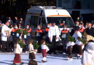 Церковная служба, танцы, врачи с иконами и никакой социальной дистанции. В Кишиневе отпраздновали День города (ФОТО/ВИДЕО)