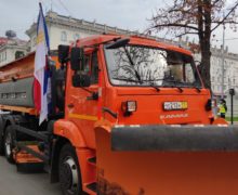Cinci autospeciale pentru deszăpezire au ajuns din Rusia la Chișinău. De ce donația a provocat critici? (VIDEO)