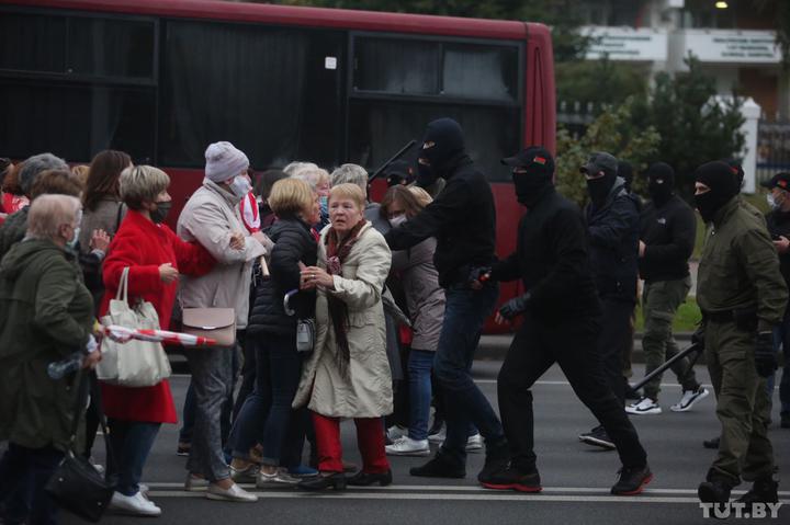 Pensionarii au protestat la Minsk. Forțele de ordine au utilizat spray cu piper pentru a dispersa mulțimea (FOTO/VIDEO)